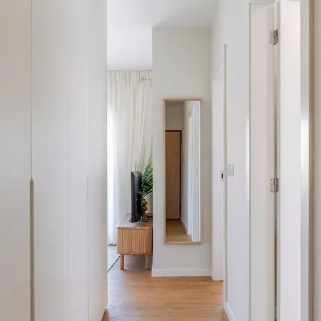 Stylish & Spacious By Hostwise *