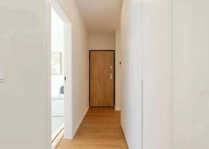 Stylish & Spacious By Hostwise