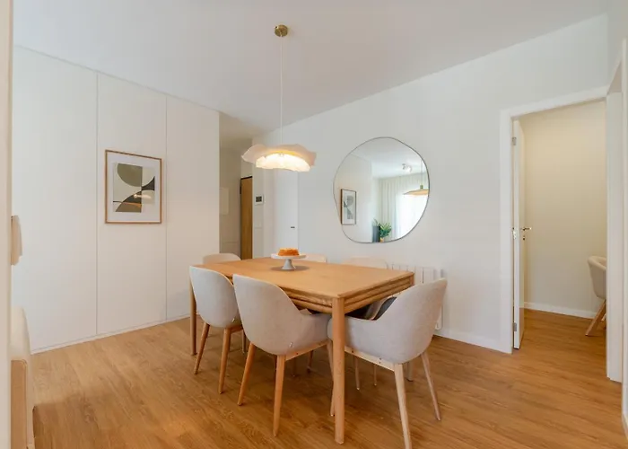 Apartment Stylish & Spacious By Hostwise *