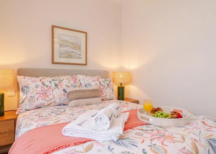 Stylish & Spacious By Hostwise 波尔图