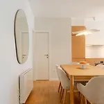 Stylish & Spacious By Hostwise Apartment Porto