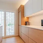 Stylish & Spacious By Hostwise Apartment *