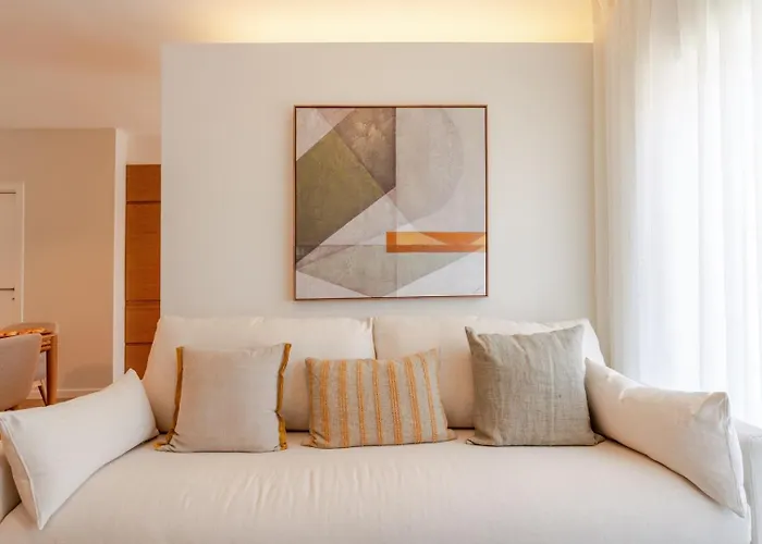 Stylish & Spacious By Hostwise