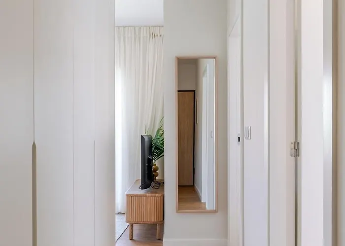 Stylish & Spacious By Hostwise *