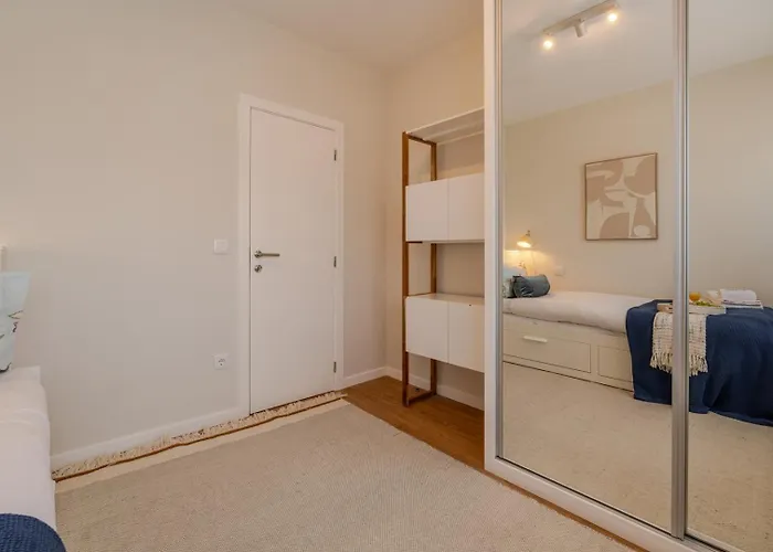 Stylish & Spacious By Hostwise Apartman